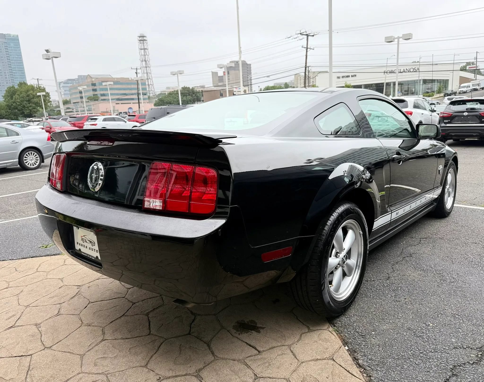 Used 2009 Ford Mustang Premium RWD image 6