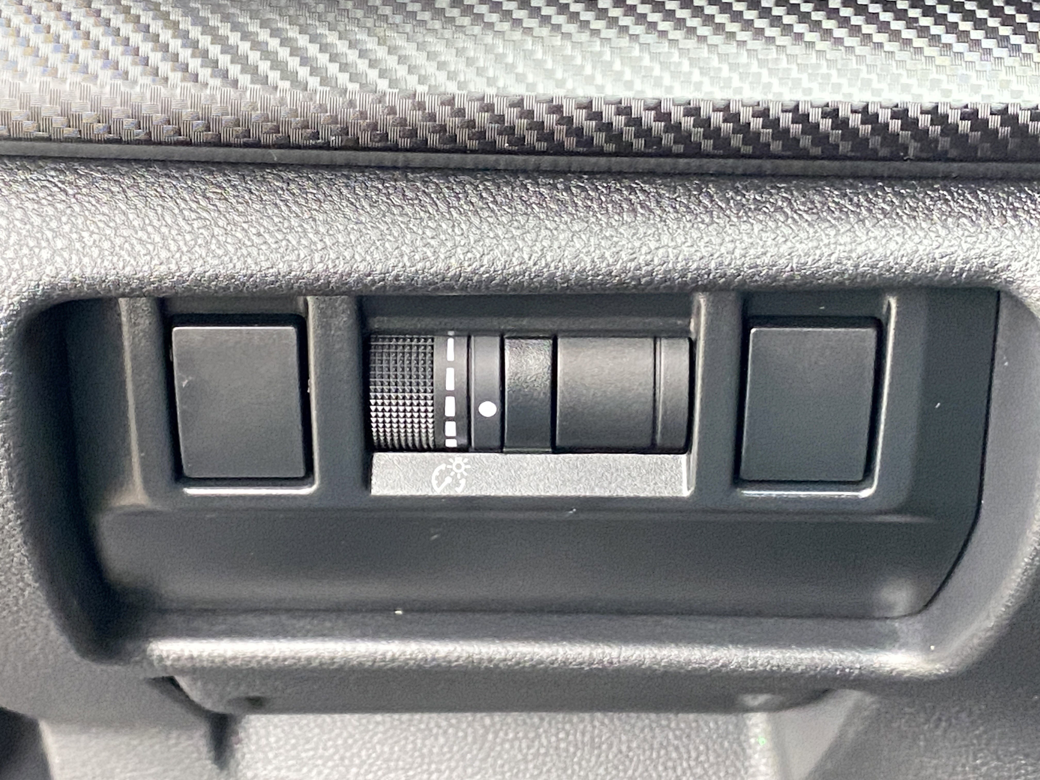 Used 2025 Subaru Crosstrek 2.0i Premium image 14