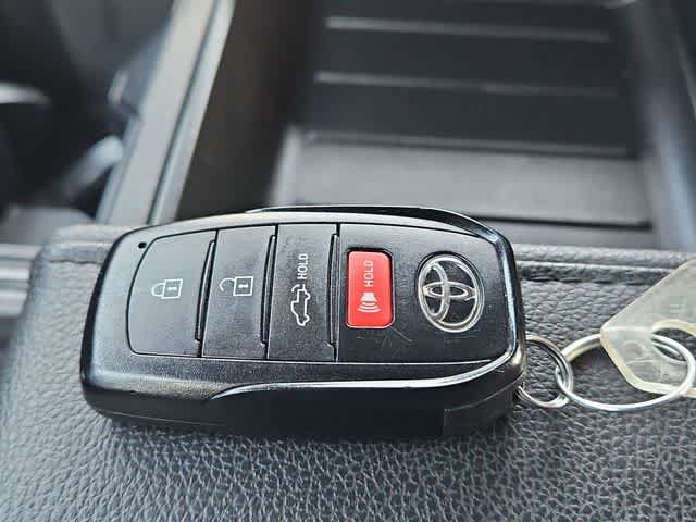 Used 2025 Toyota Tundra SR AWD/4WD image 28