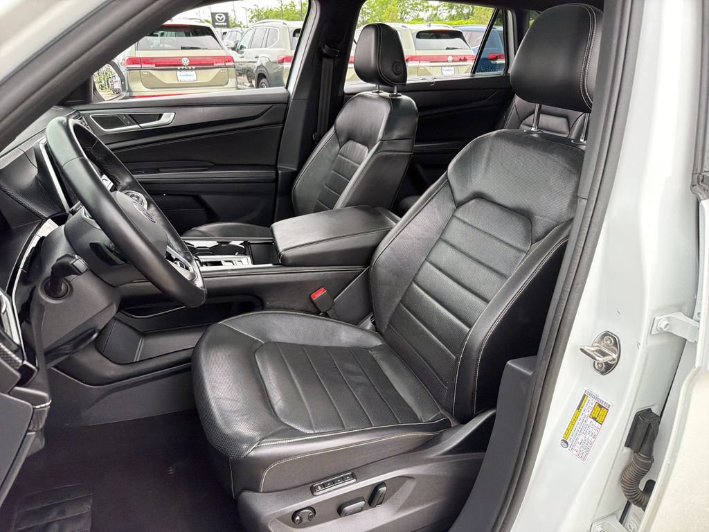 Certified 2024 Volkswagen Atlas Cross Sport SEL R-Line AWD/4WD image 7