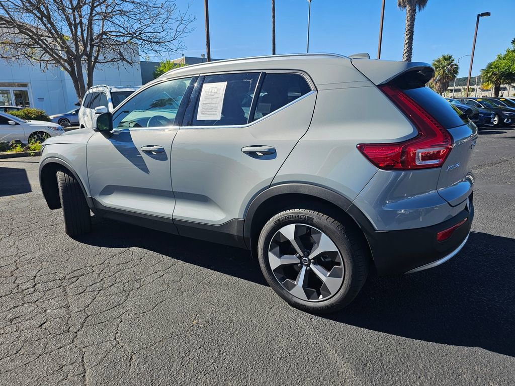 Used 2025 Volvo XC40 B5 Core w/ Protection Package Premier image 2