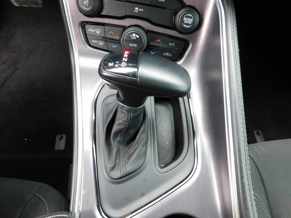Used 2015 Dodge Challenger SXT image 14
