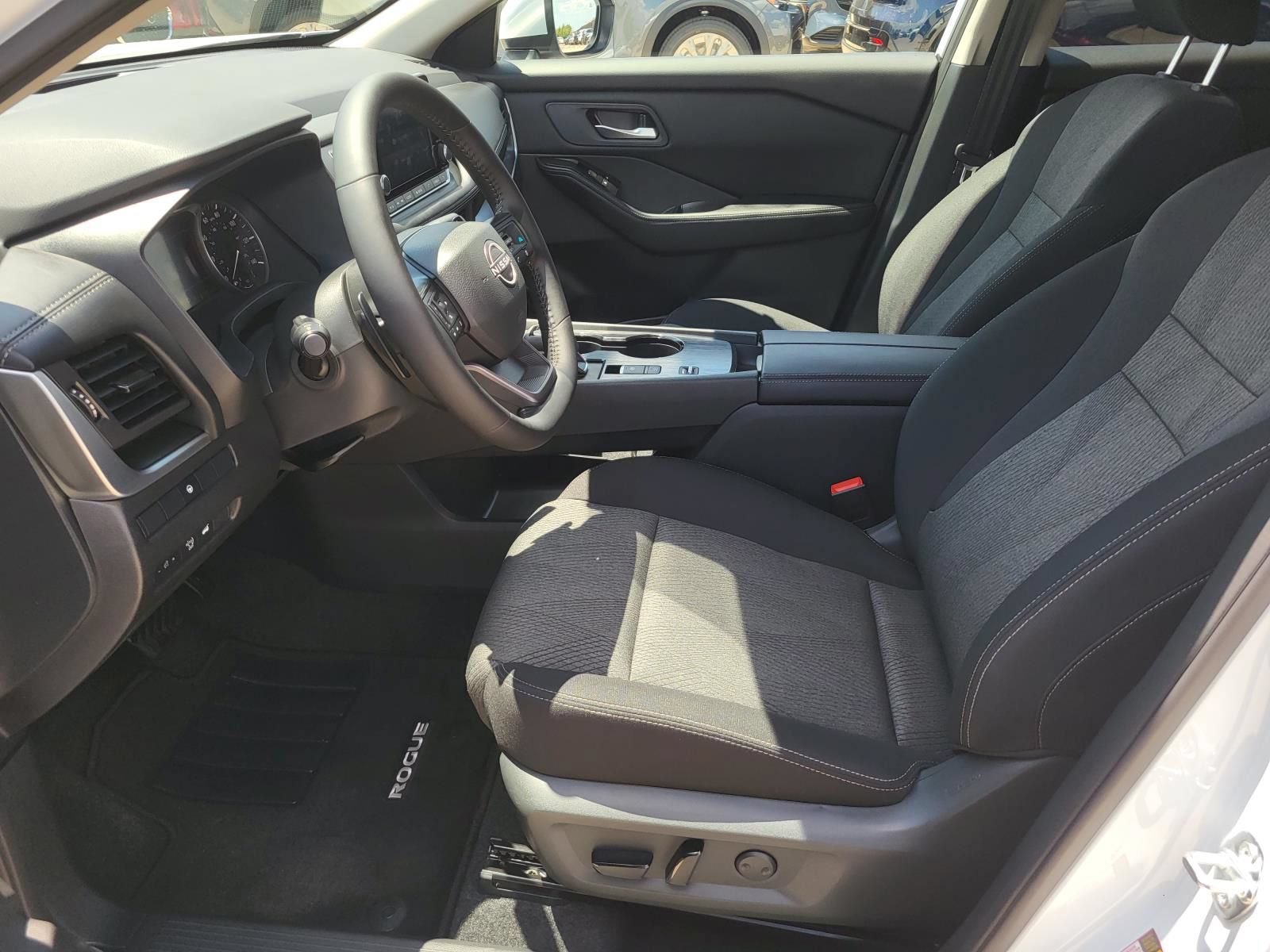 Used 2026 Nissan Rogue SV FWD image 18