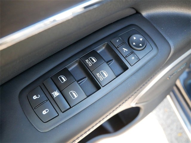 Used 2017 Jeep Grand Cherokee Summit image 13