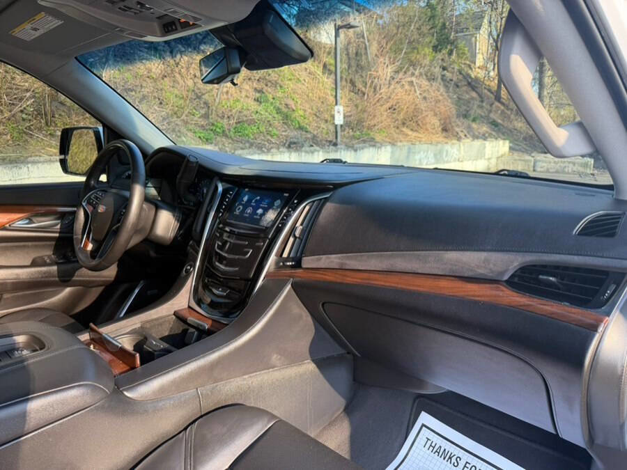 Used 2018 Cadillac Escalade Luxury AWD/4WD image 26