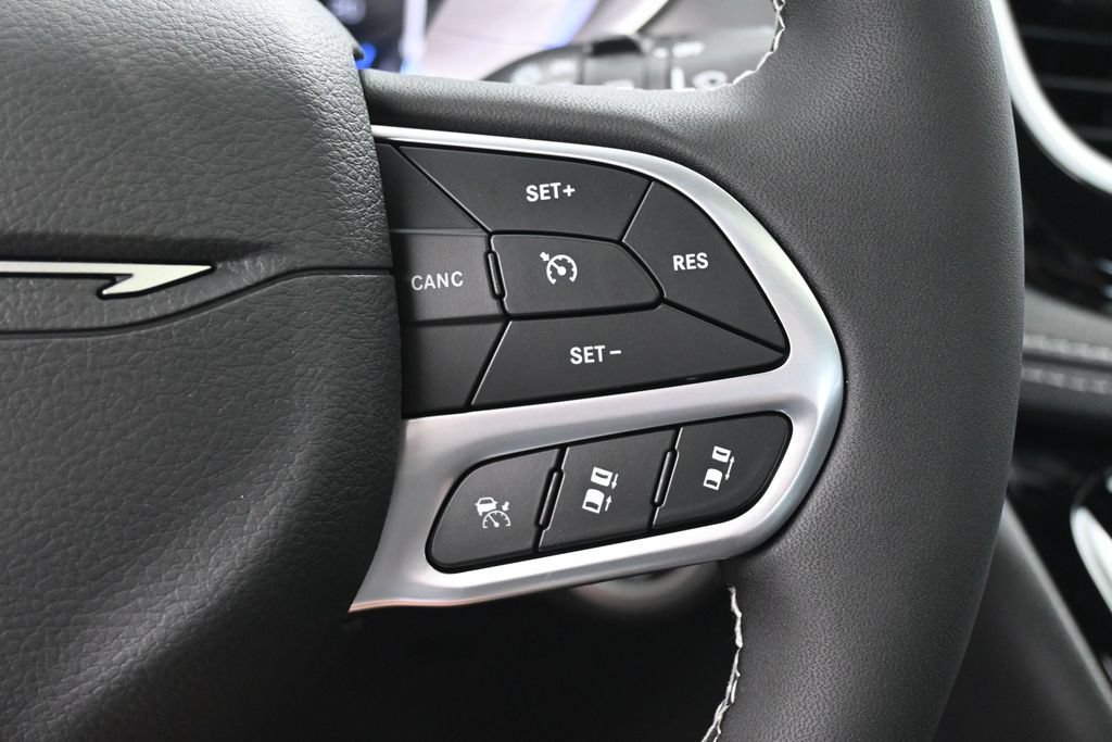 New 2027 Chrysler Pacifica Select w/ Family Tech Group FWD image 28
