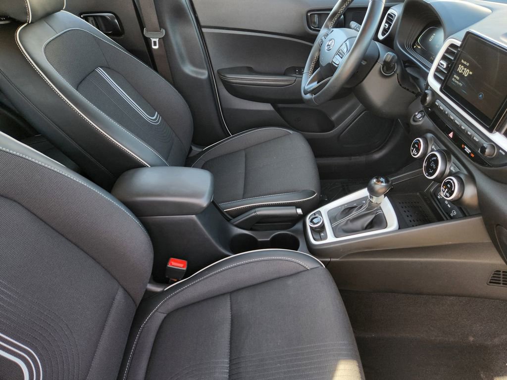 Used 2024 Hyundai Venue Limited image 14