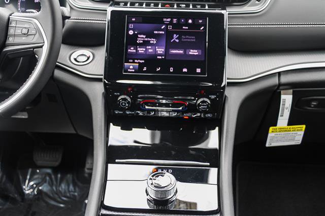 New 2025 Jeep Grand Cherokee Laredo image 12