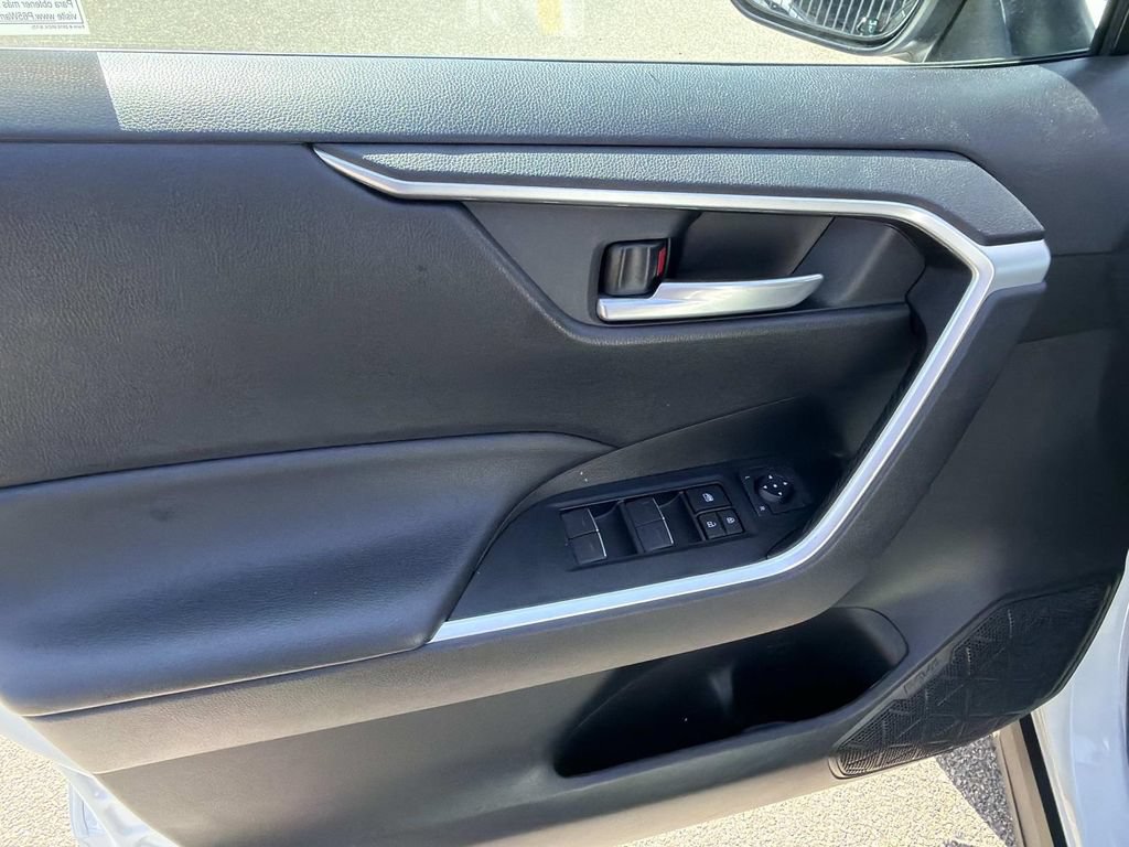 Used 2023 Toyota RAV4 XLE FWD image 14