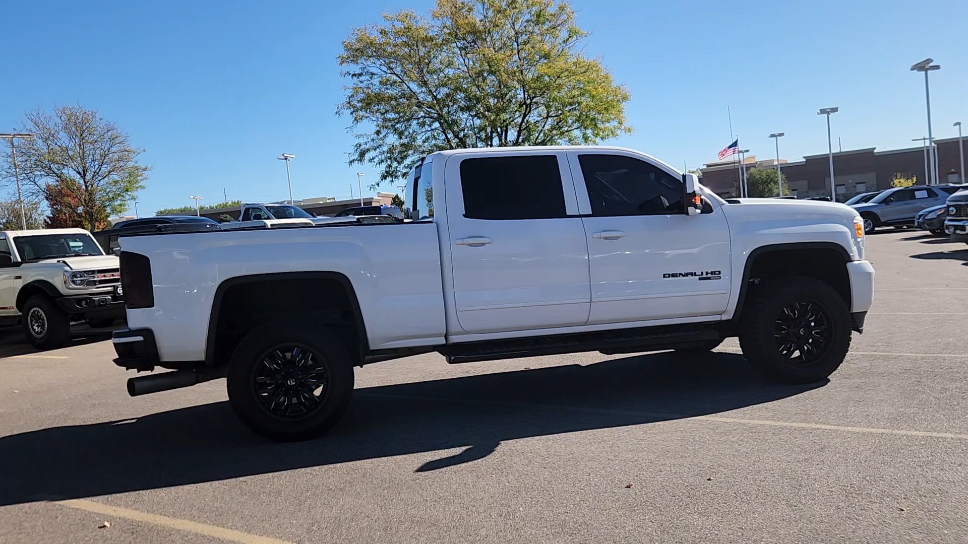 Used 2015 GMC Sierra 2500 Denali w/ Duramax Plus Package AWD/4WD image 11