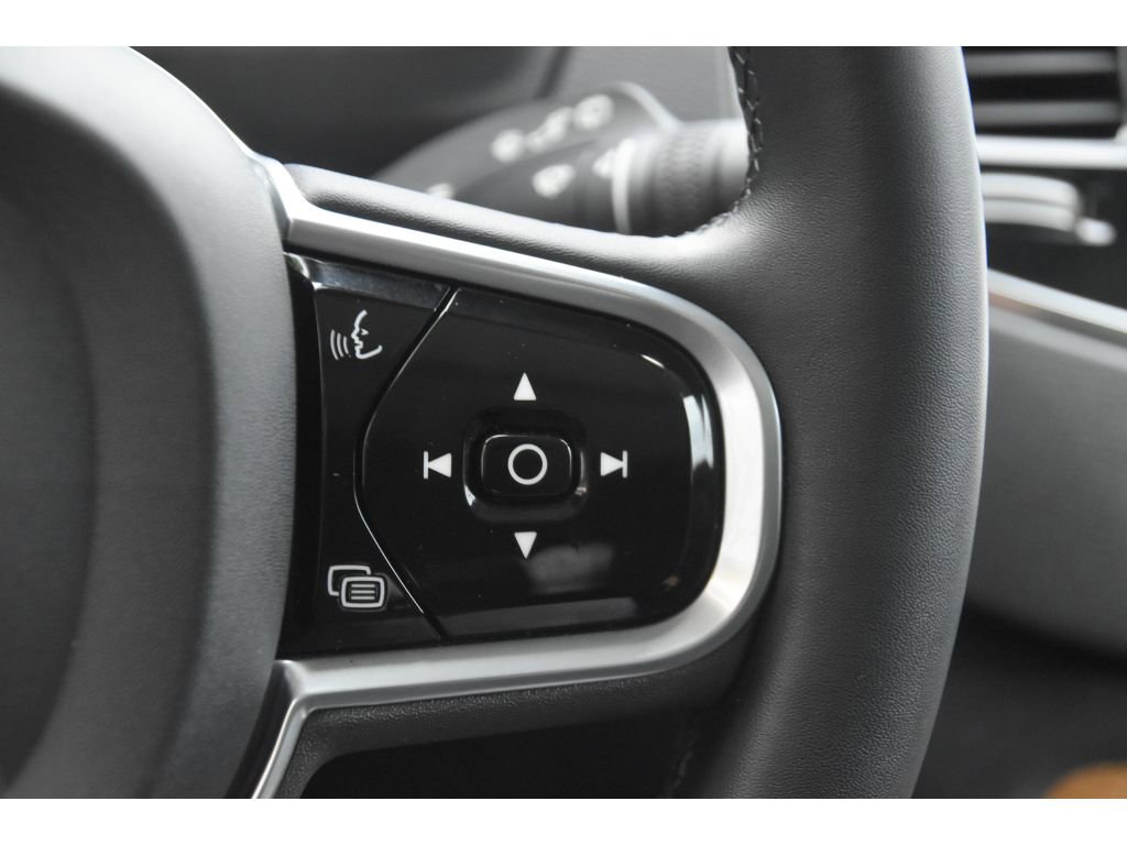 Certified 2023 Volvo XC90 B5 Plus image 36