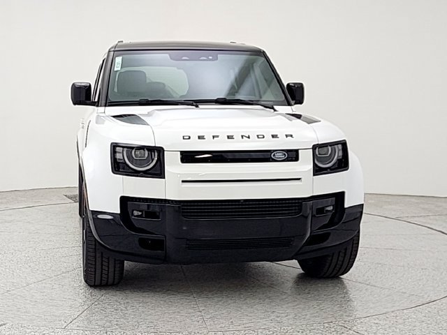 New 2026 Land Rover Defender 130 X-Dynamic SE AWD/4WD image 2