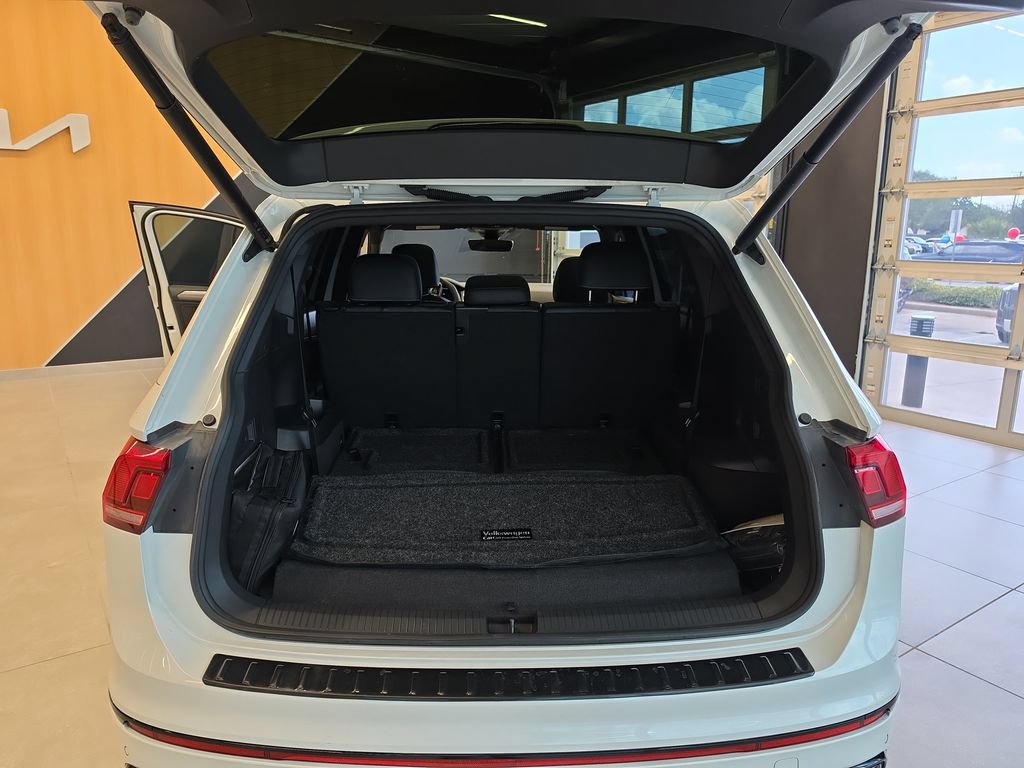 Used 2024 Volkswagen Tiguan SE R-Line w/ MDO Package, Three-Row FWD image 42