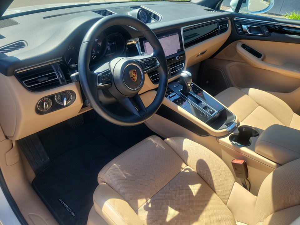 Used 2023 Porsche Macan AWD/4WD image 30