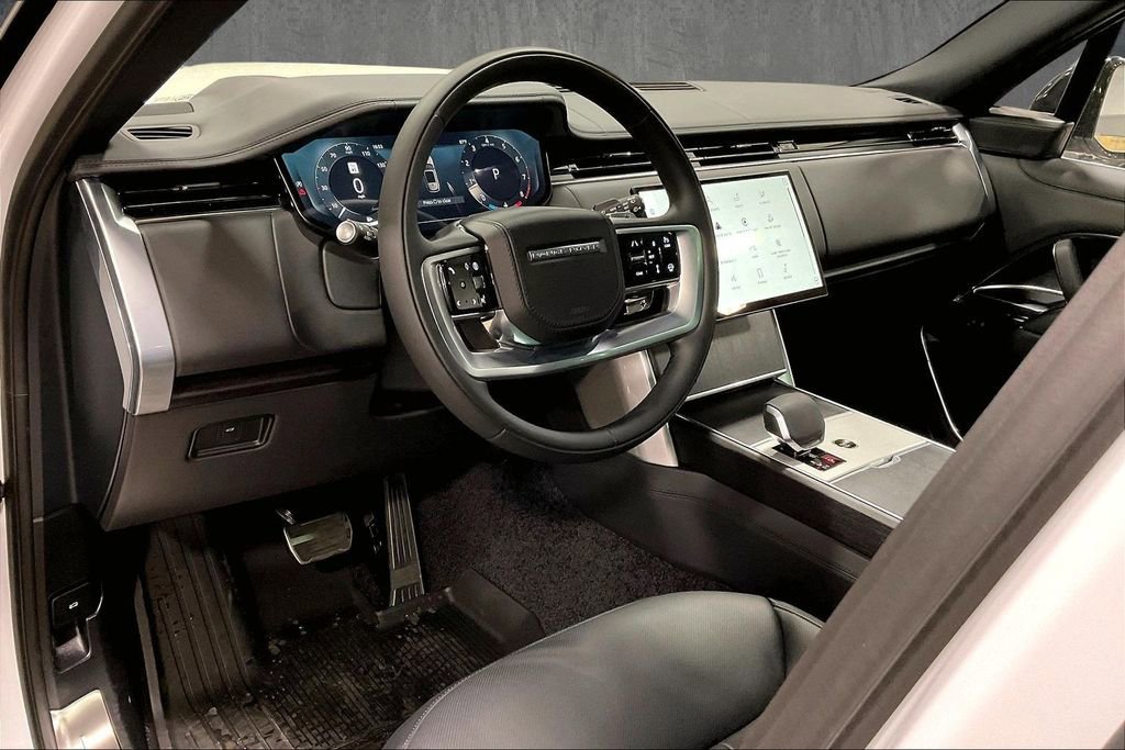 Used 2025 Land Rover Range Rover SE image 17