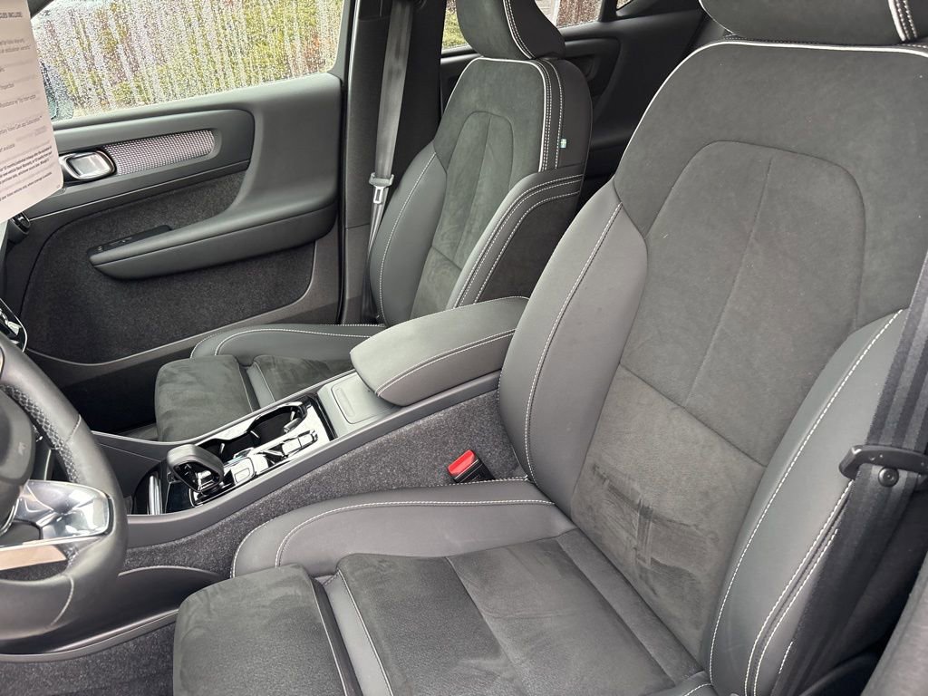 Certified 2023 Volvo XC40 B5 Plus w/ Driver Assist Package image 20