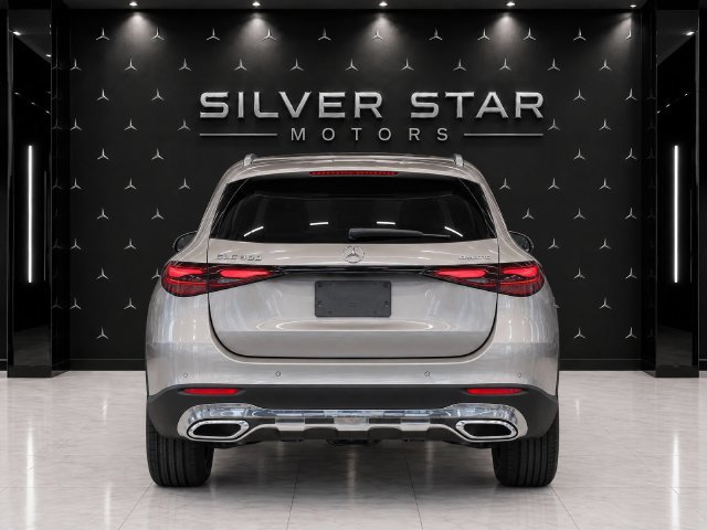 Used 2024 Mercedes-Benz GLC 300 4MATIC image 6