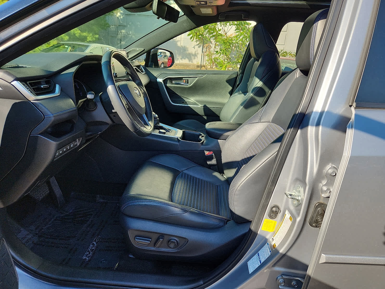 Used 2022 Toyota RAV4 XSE image 15