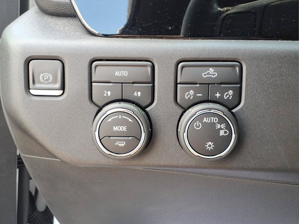 Used 2023 Chevrolet Silverado 1500 LT AWD/4WD image 13