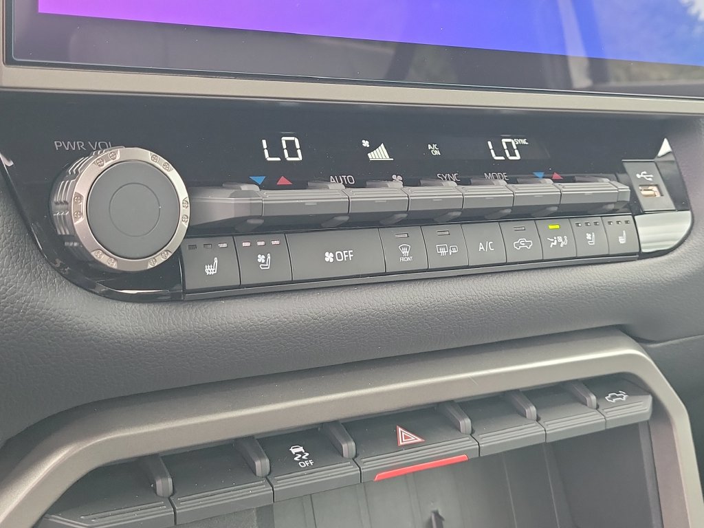 New 2026 Toyota Tundra Limited AWD/4WD image 16