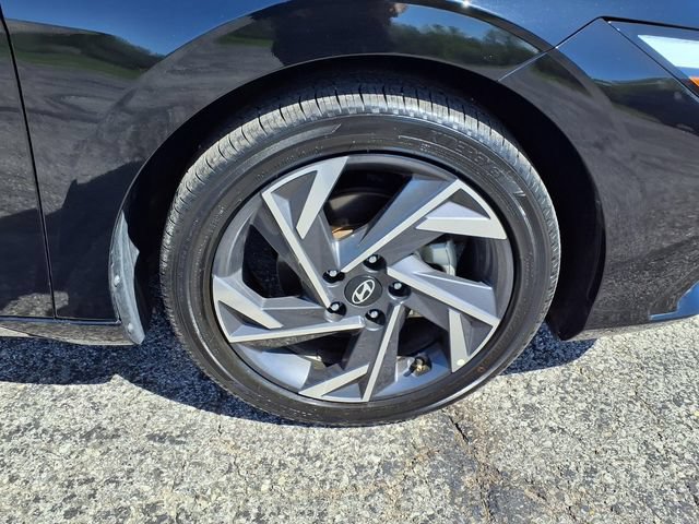 Used 2025 Hyundai Elantra SEL FWD image 42