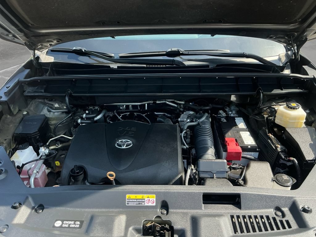 Used 2020 Toyota Highlander XLE AWD/4WD image 18