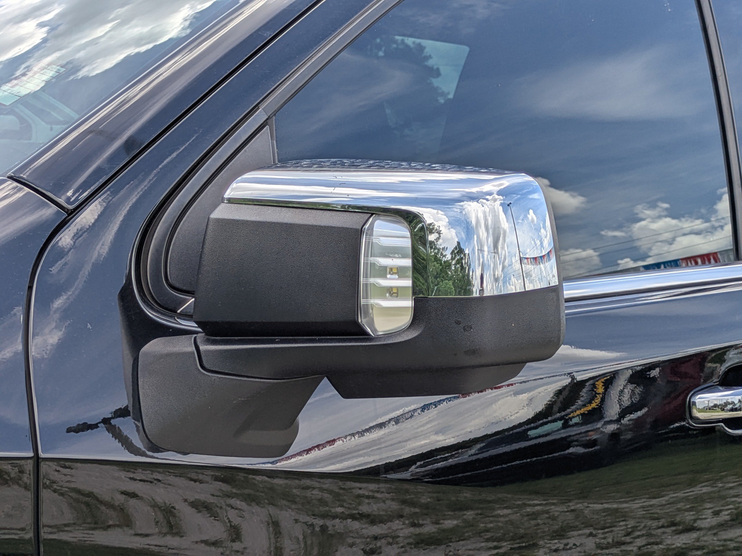 Used 2022 Chevrolet Silverado 1500 LTZ w/ LTZ Premium Package RWD image 12
