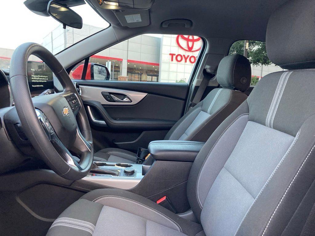 Used 2025 Chevrolet Blazer LT FWD image 9