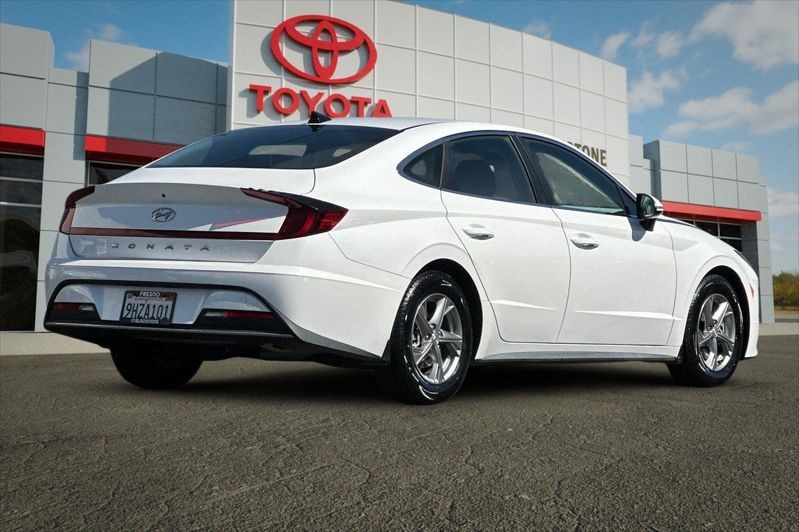 Used 2023 Hyundai Sonata SE FWD image 3