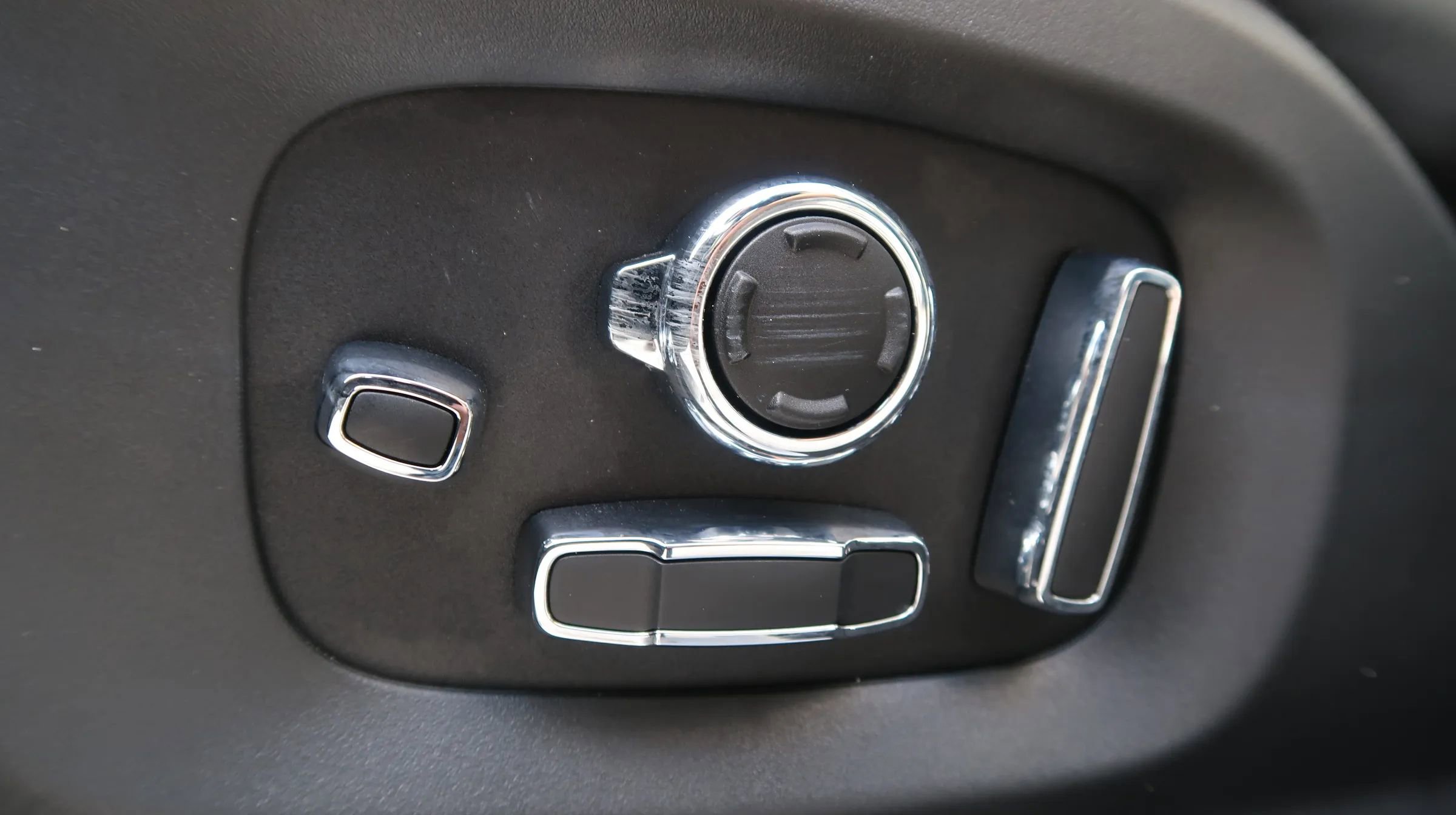 Used 2016 Jaguar XJ R-Sport RWD image 28