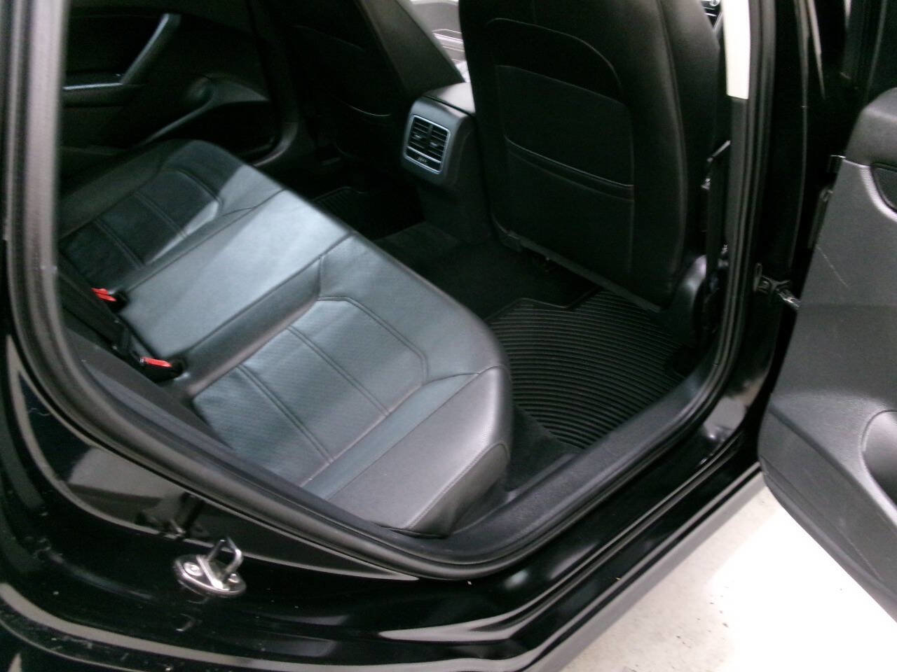 Used 2014 Volkswagen Passat 2.5 SE FWD image 32