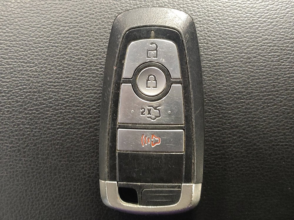 Used 2020 Ford Fusion SE FWD image 32