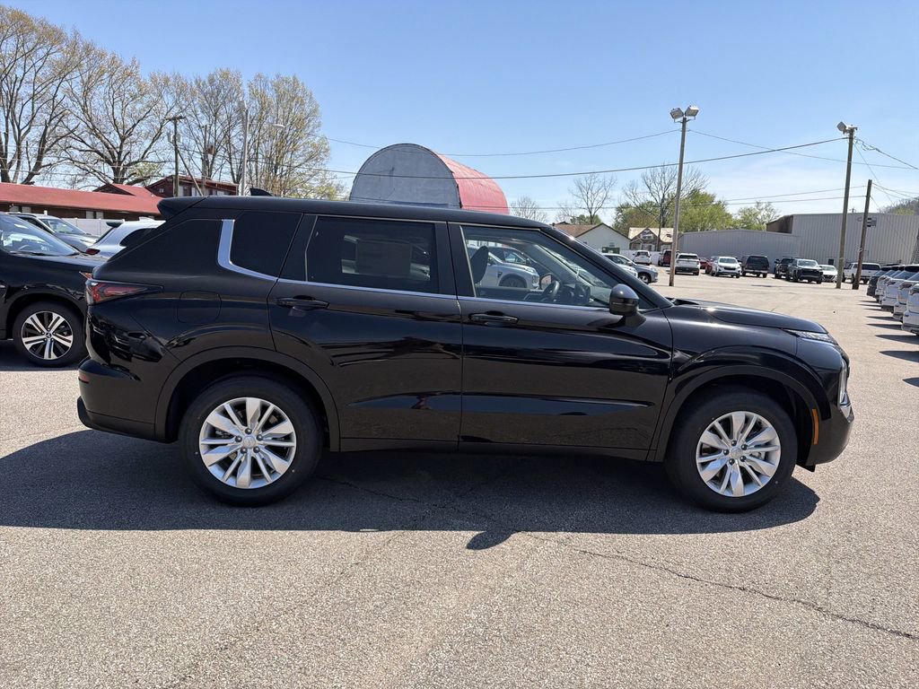 New 2026 Mitsubishi Outlander ES AWD/4WD image 3