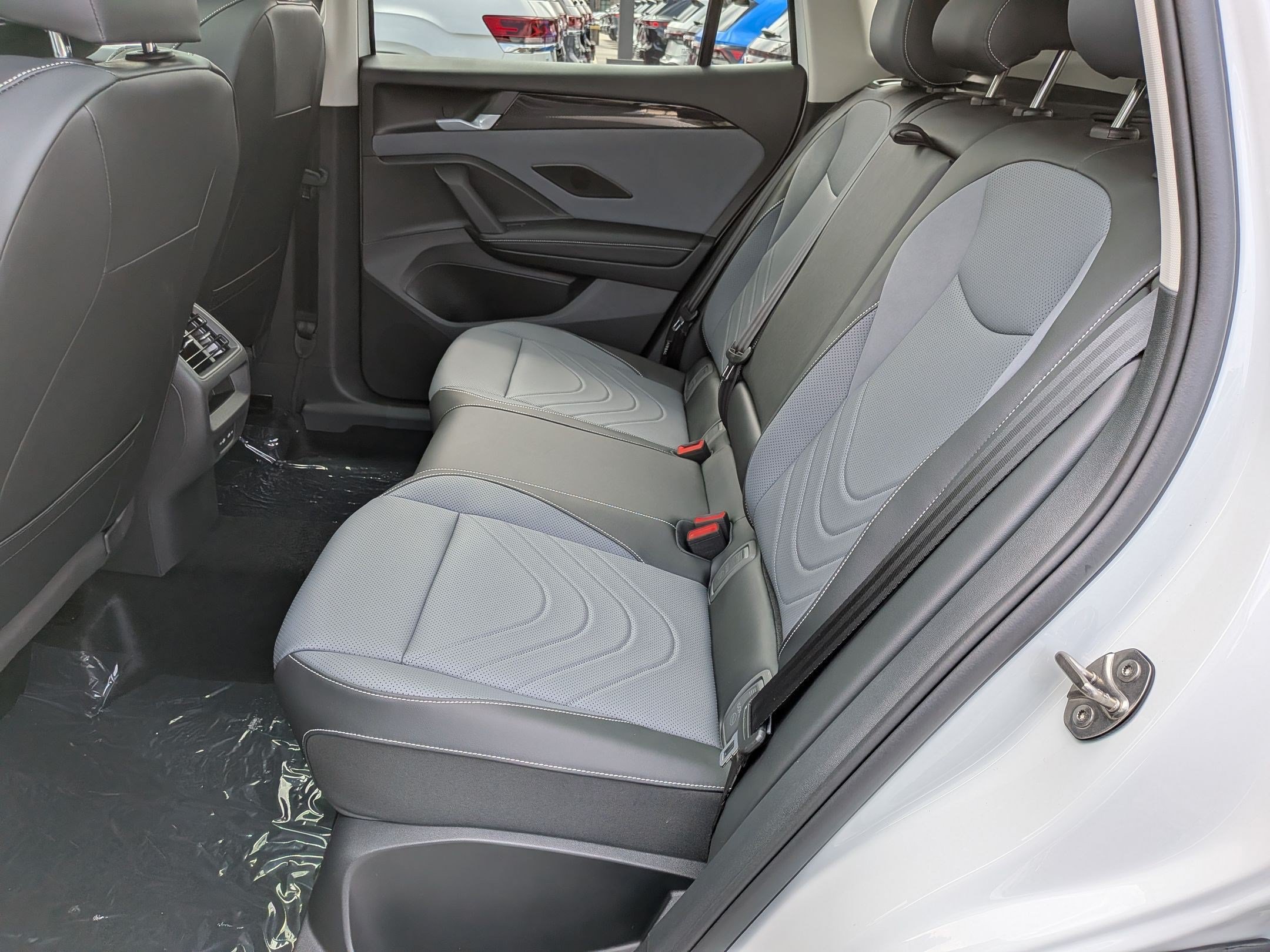 New 2026 Volkswagen Tiguan SE FWD image 28