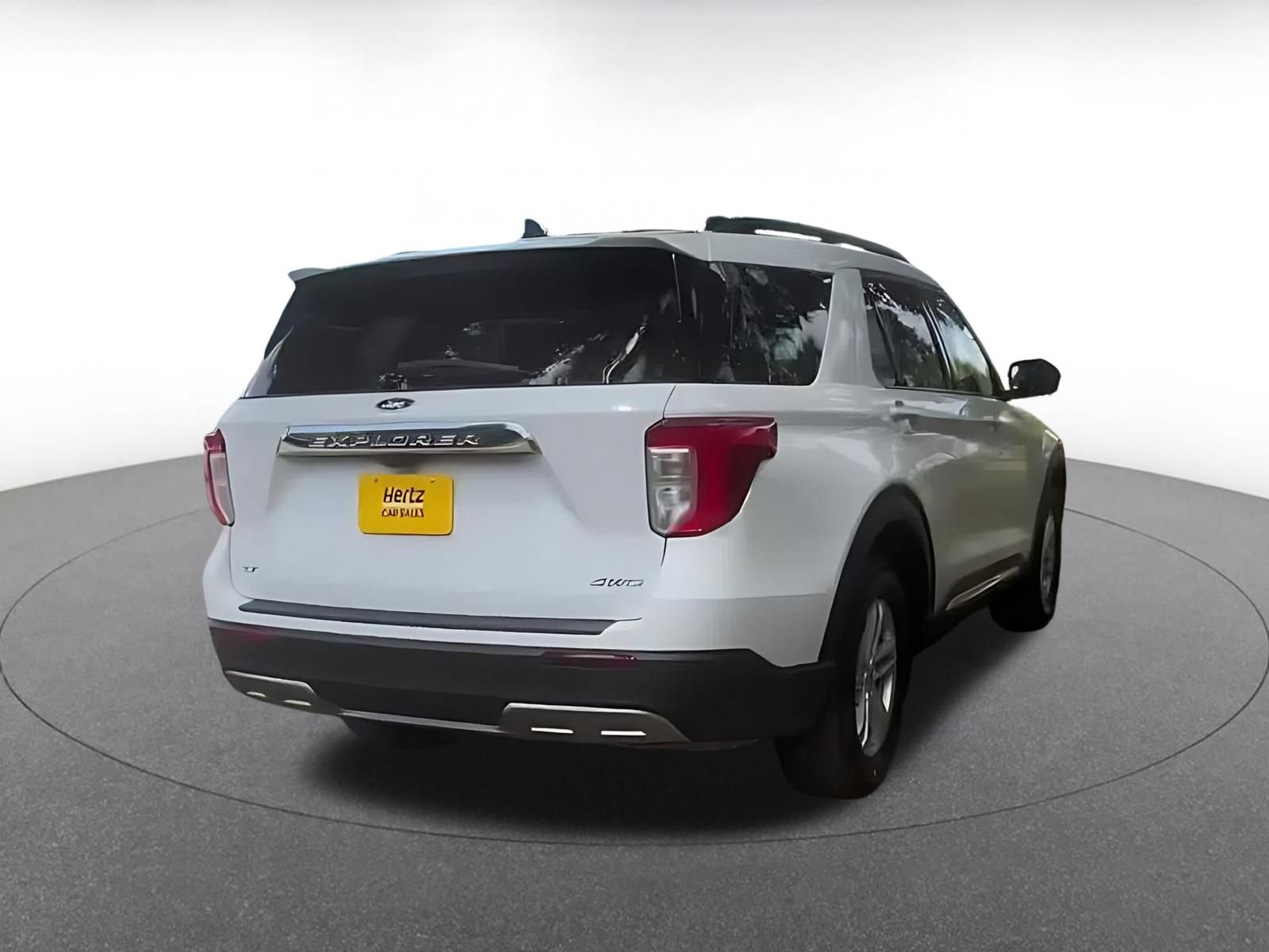 Used 2023 Ford Explorer XLT w/ Equipment Group 202A AWD/4WD image 13