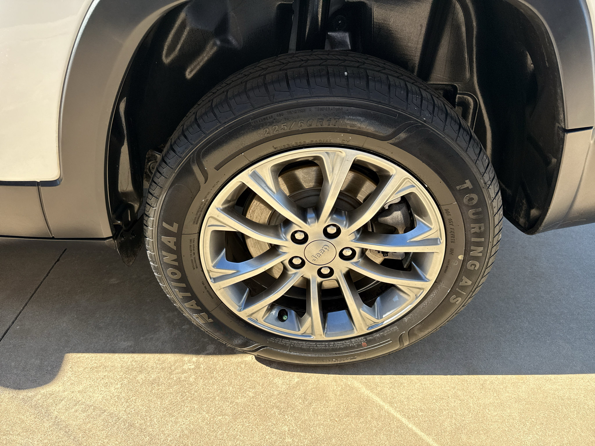 Used 2021 Jeep Cherokee Latitude Lux w/ Comfort/Convenience Group FWD image 14