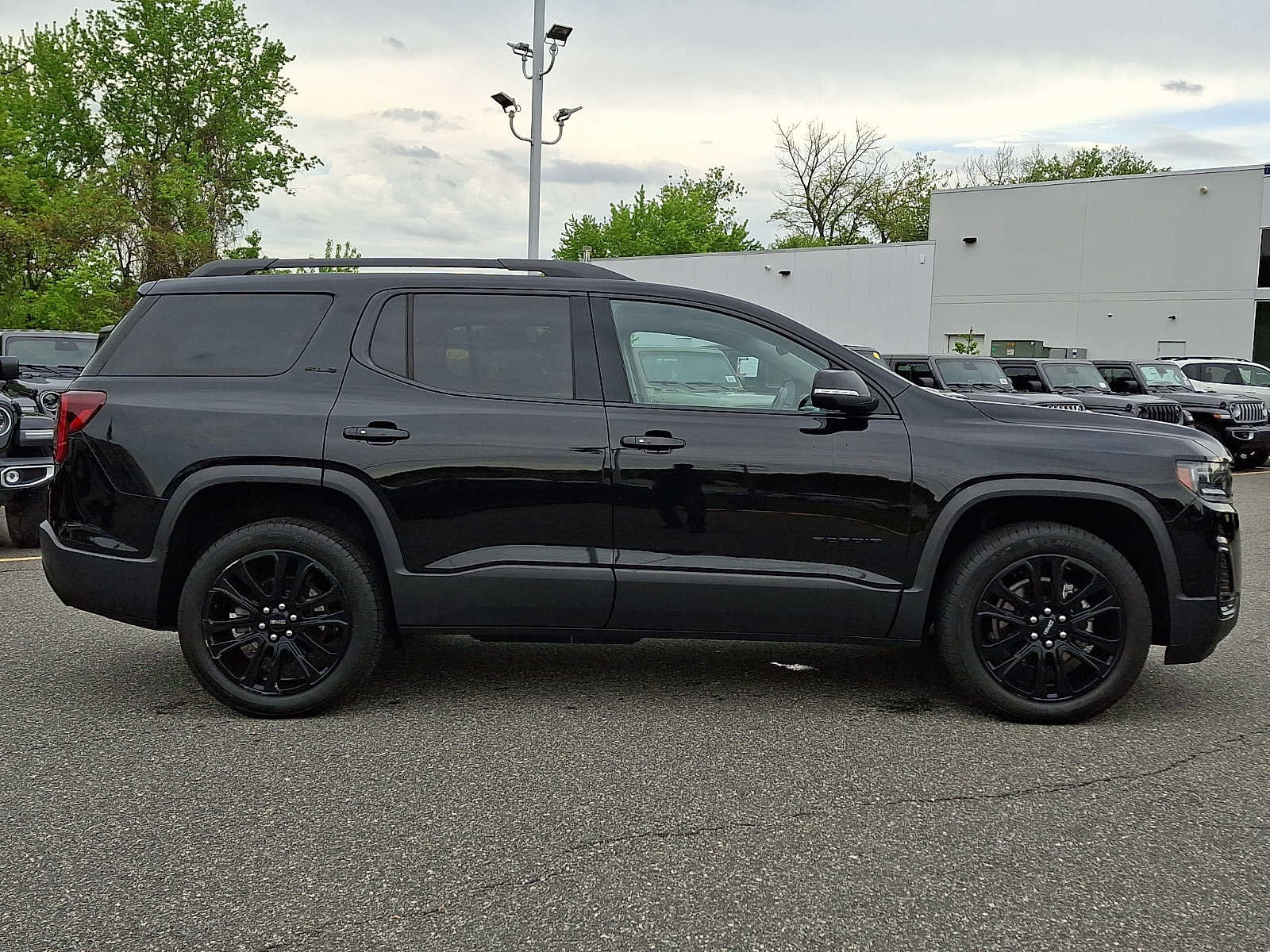 Used 2023 GMC Acadia SLE w/ Driver Convenience Package AWD/4WD image 7