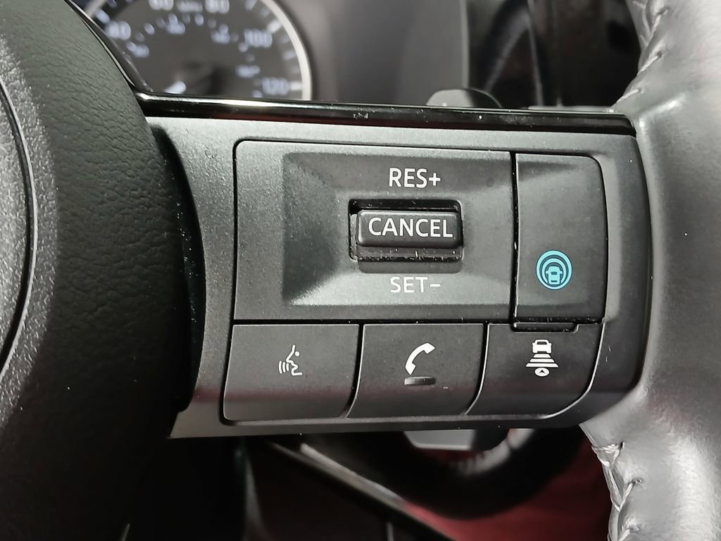 Used 2023 Nissan Pathfinder SV image 29