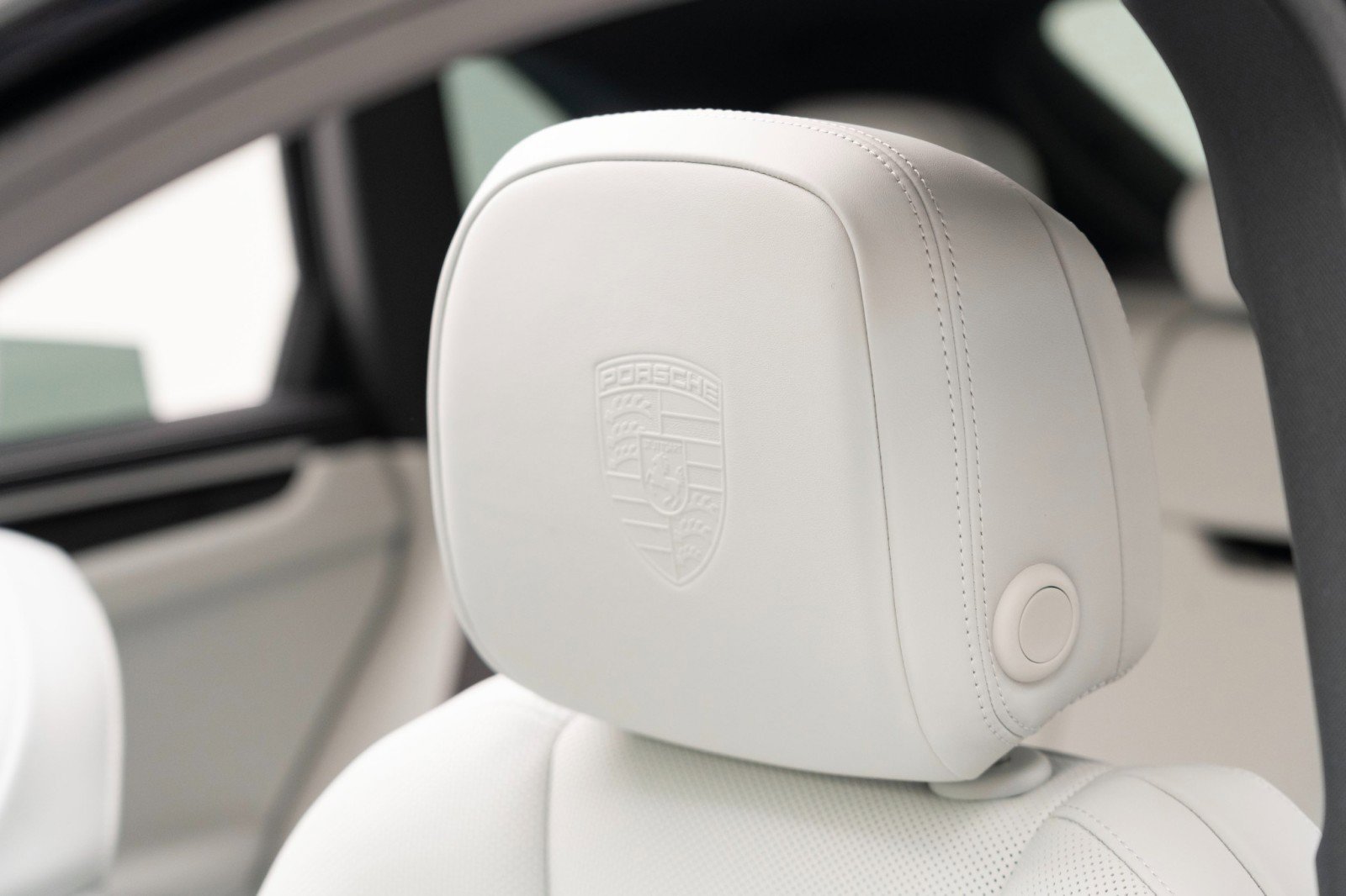 New 2025 Porsche Macan S image 20