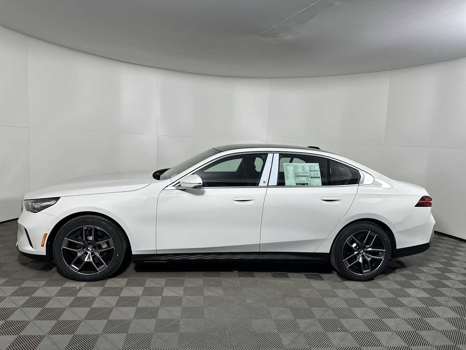 New 2026 BMW 530i xDrive w/ Premium Package image 4