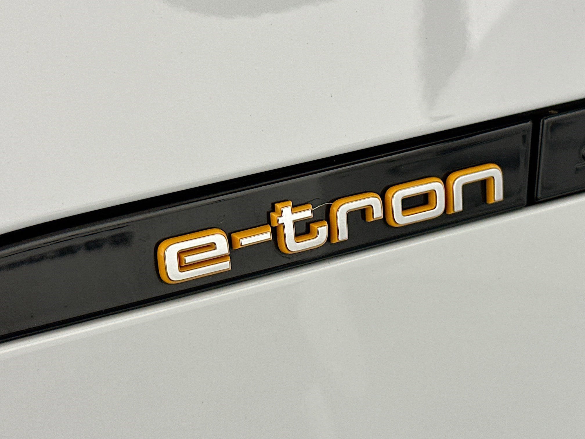 Used 2022 Audi e-tron Premium Plus w/ Premium Plus Package AWD/4WD image 38