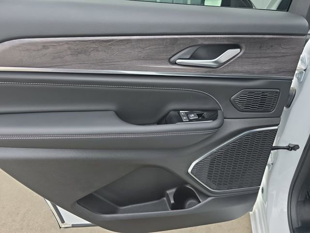 Used 2023 Jeep Grand Cherokee L Overland image 17