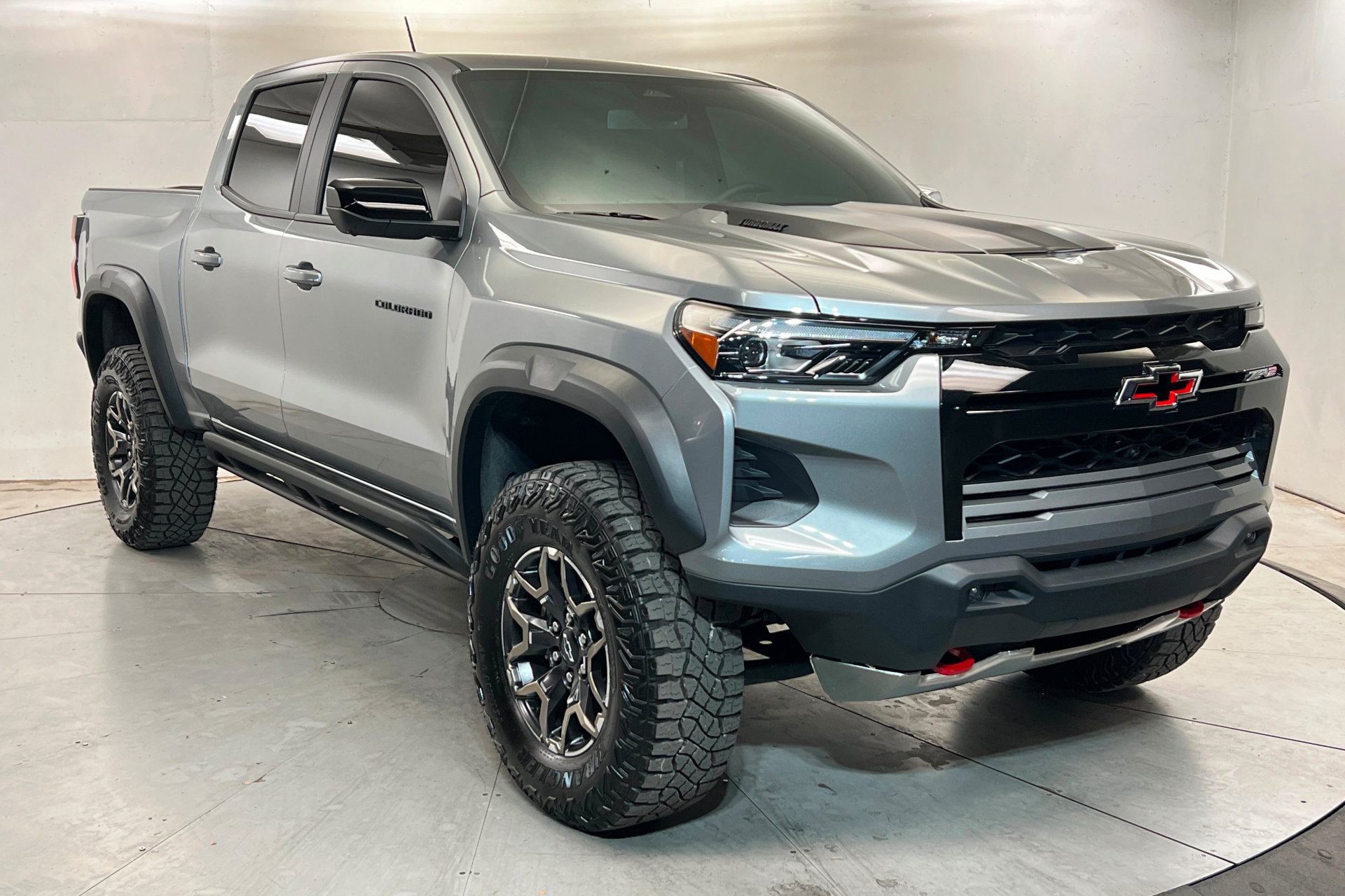 Used 2026 Chevrolet Colorado ZR2 w/ Technology Package AWD/4WD image 8