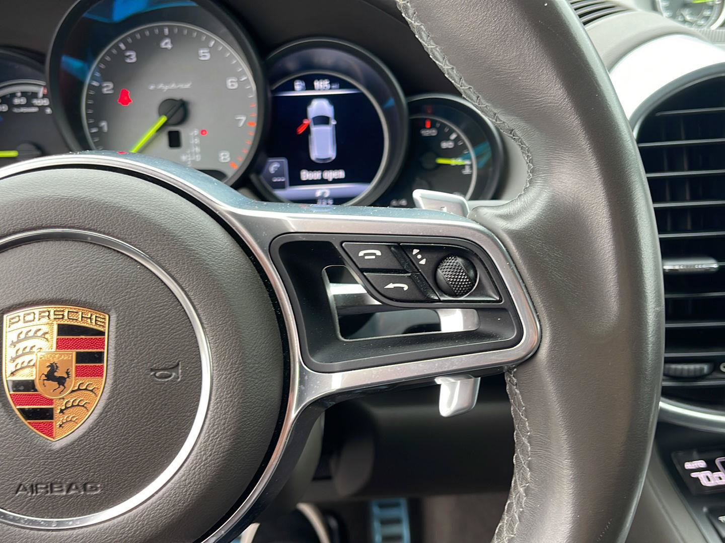 Used 2018 Porsche Cayenne S Platinum AWD/4WD image 24