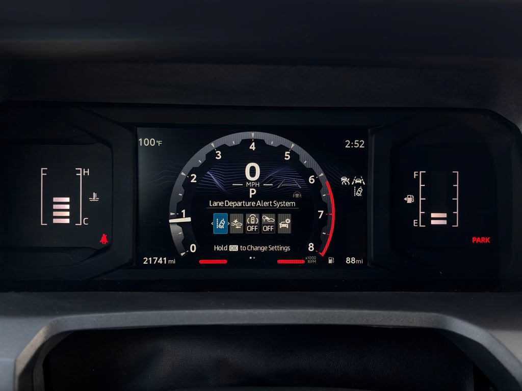 Used 2025 Toyota Tacoma SR AWD/4WD image 14