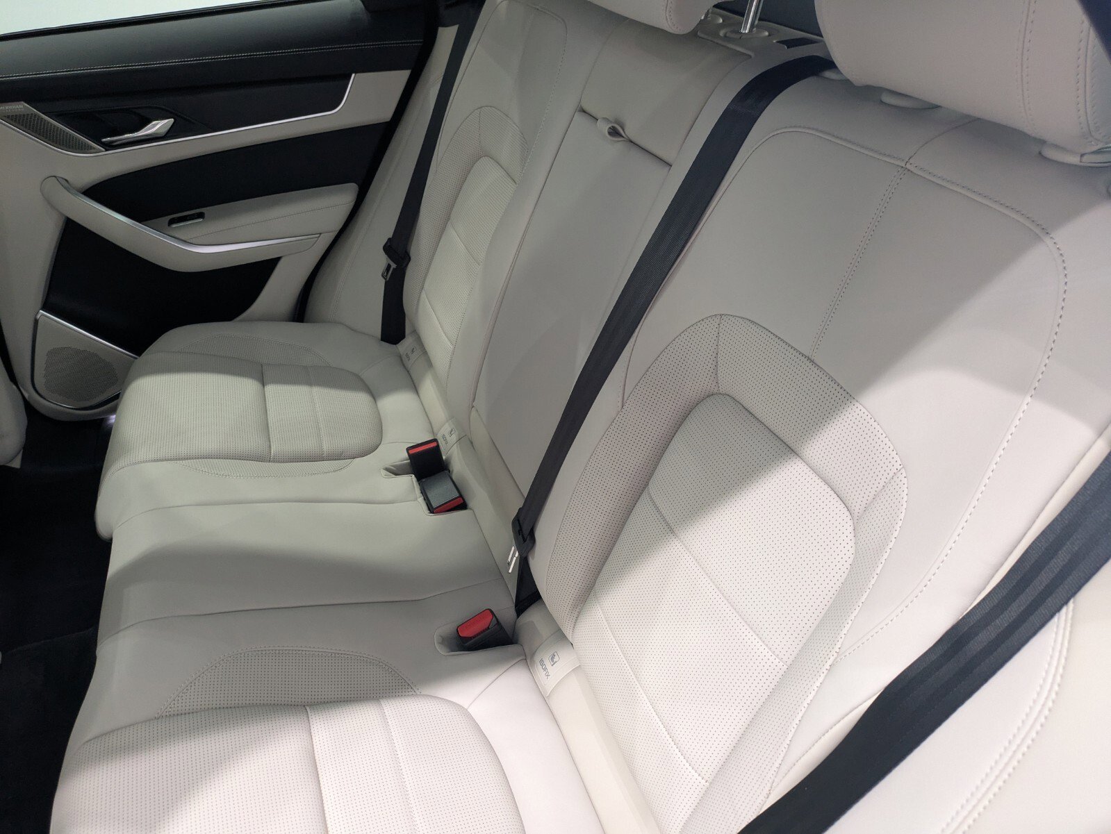 New 2026 Jaguar F-PACE R-Dynamic S image 13