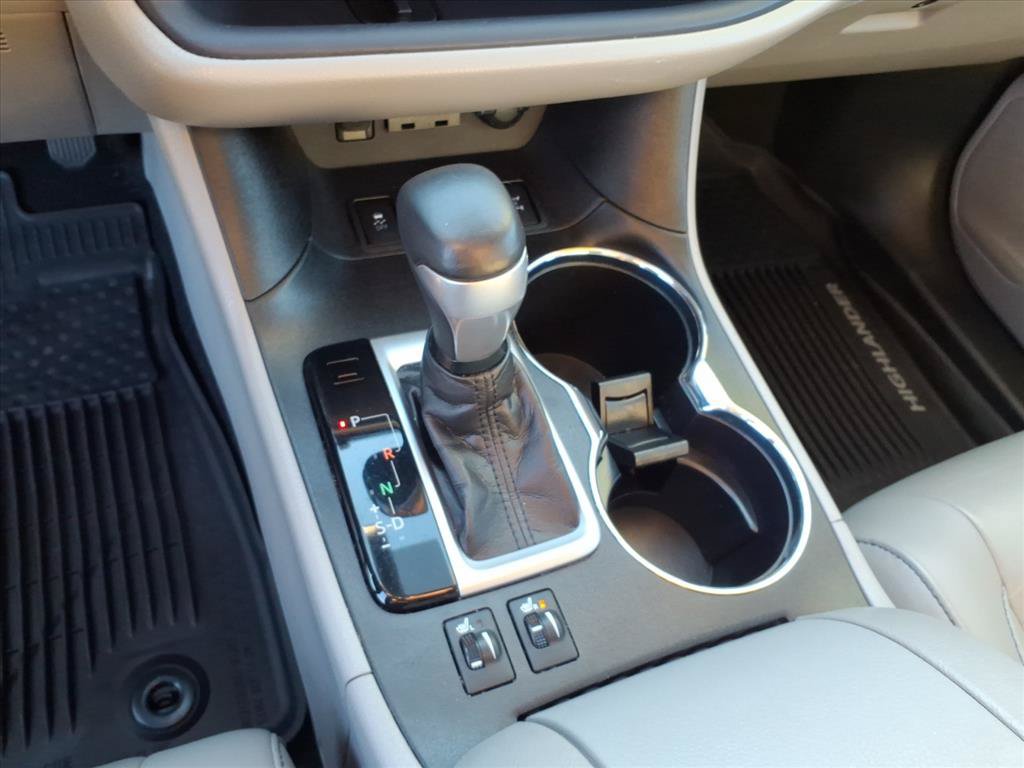Used 2019 Toyota Highlander XLE AWD/4WD image 34