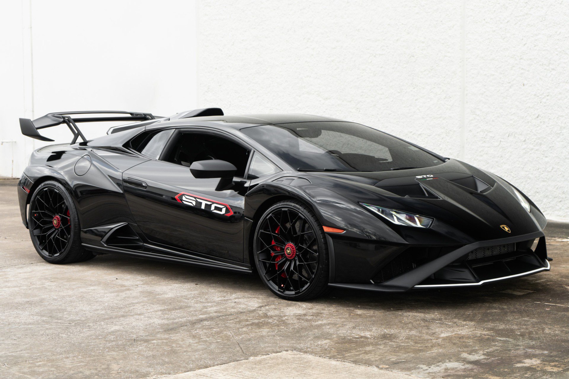 Used 2022 Lamborghini Huracan STO image 7
