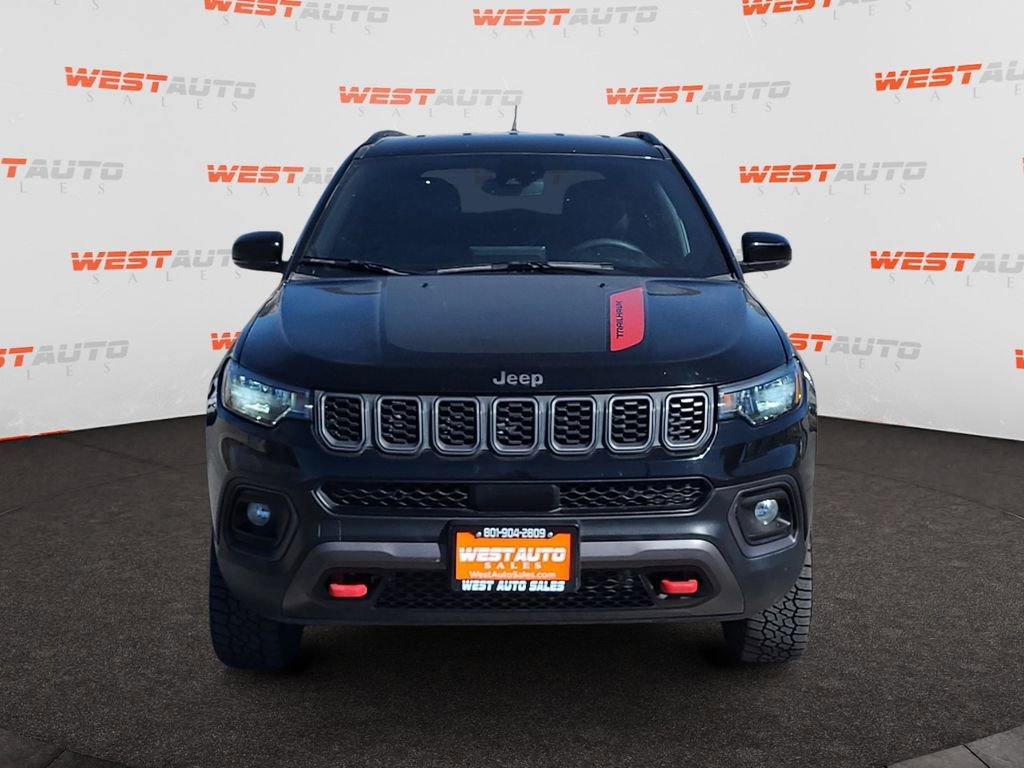 Used 2025 Jeep Compass Trailhawk image 8