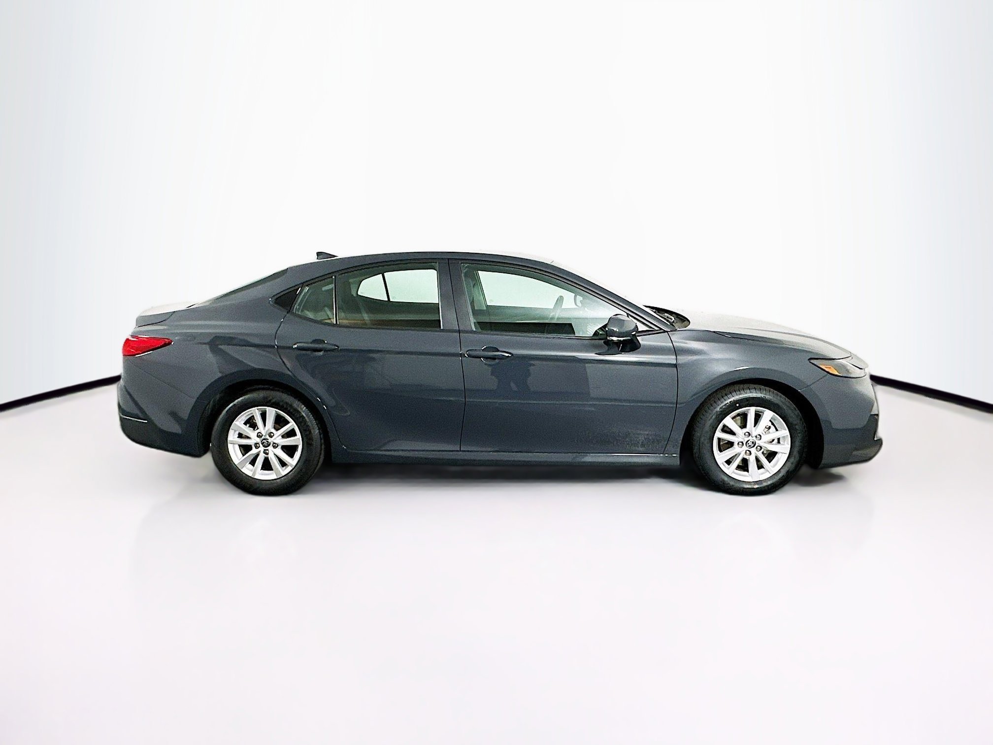 Used 2025 Toyota Camry LE image 10